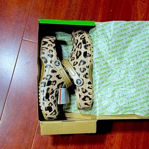 CROCS CHEETAH CLOGS